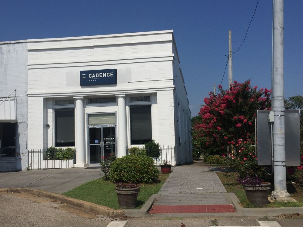 Cadence Bank Building: 293 Water Ave, Uniontown, AL 36786